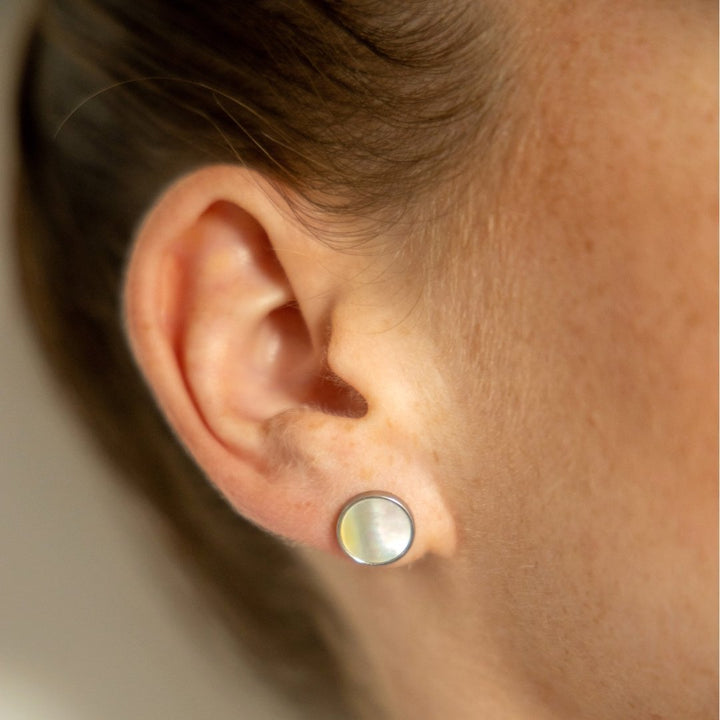 Kruhové náušnice s perletí - ZOVERO